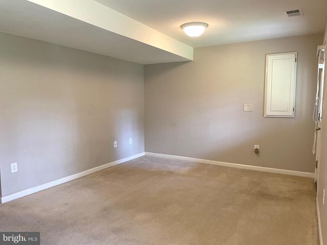 1084 HARMONY HILL LN, York, PA 17402