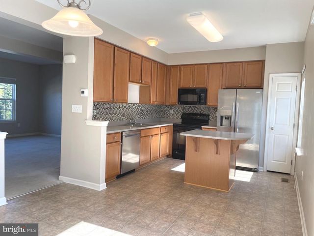 1084 HARMONY HILL LN, York, PA 17402