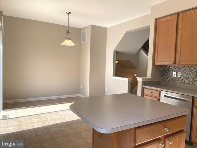 1084 HARMONY HILL LN, York, PA 17402