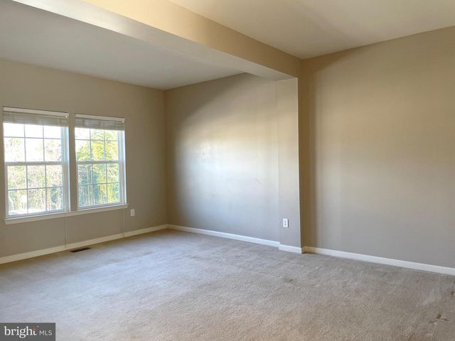 1084 HARMONY HILL LN, York, PA 17402
