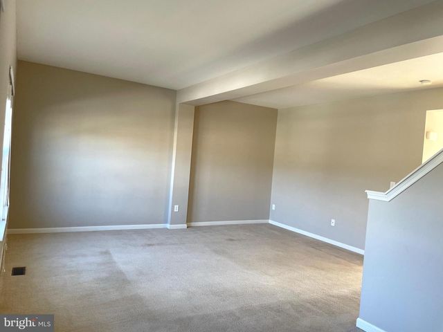 1084 HARMONY HILL LN, York, PA 17402