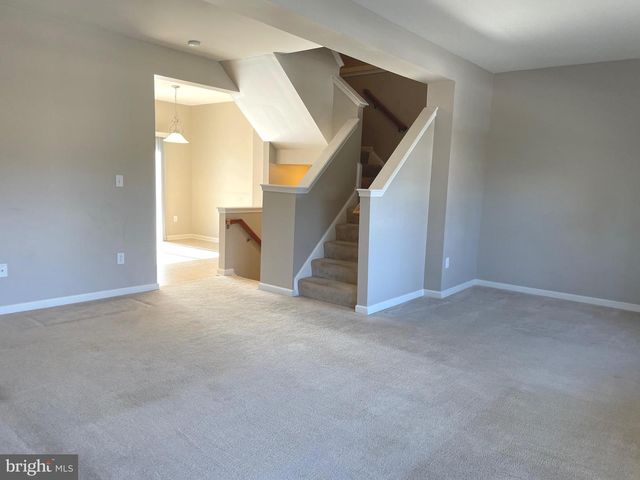 1084 HARMONY HILL LN, York, PA 17402