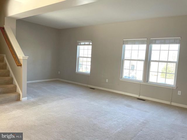 1084 HARMONY HILL LN, York, PA 17402