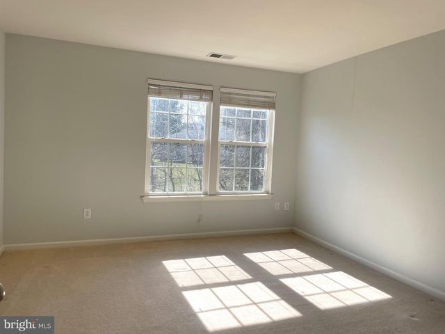 1084 HARMONY HILL LN, York, PA 17402