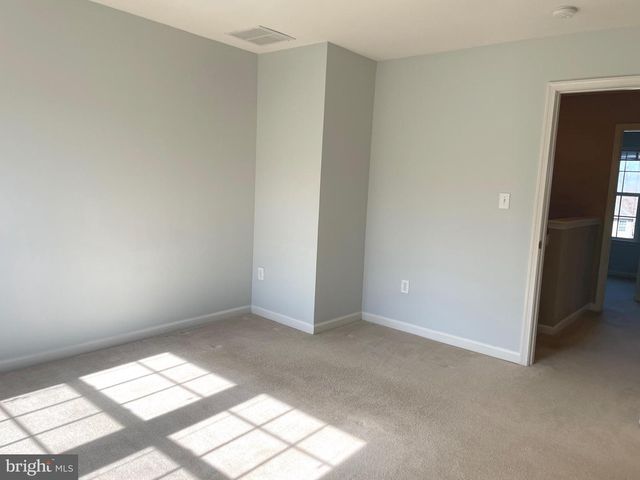 1084 HARMONY HILL LN, York, PA 17402