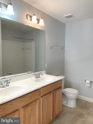 1084 HARMONY HILL LN, York, PA 17402