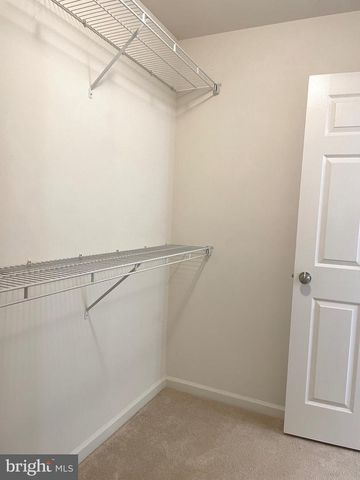 1084 HARMONY HILL LN, York, PA 17402