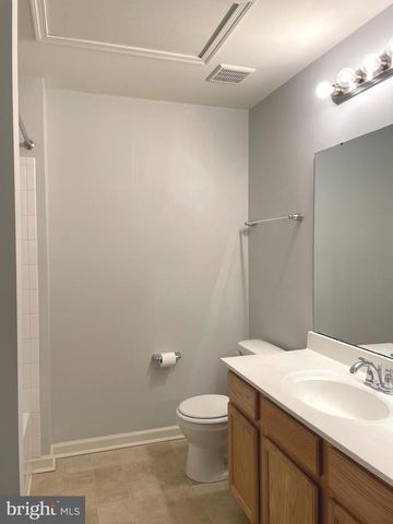 1084 HARMONY HILL LN, York, PA 17402