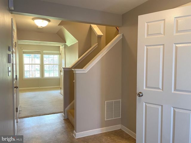 1084 HARMONY HILL LN, York, PA 17402