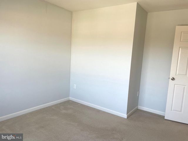 1084 HARMONY HILL LN, York, PA 17402