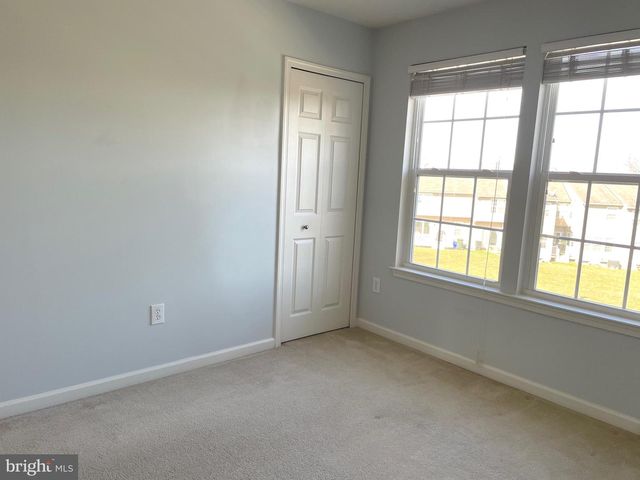 1084 HARMONY HILL LN, York, PA 17402