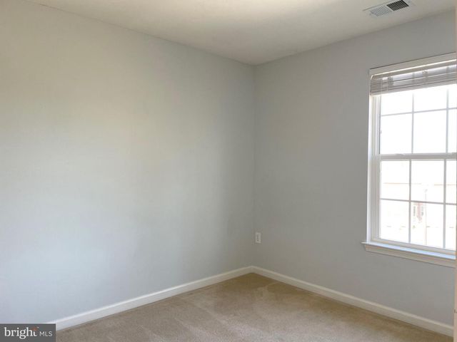 1084 HARMONY HILL LN, York, PA 17402