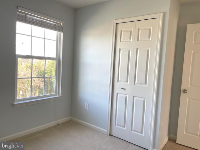 1084 HARMONY HILL LN, York, PA 17402