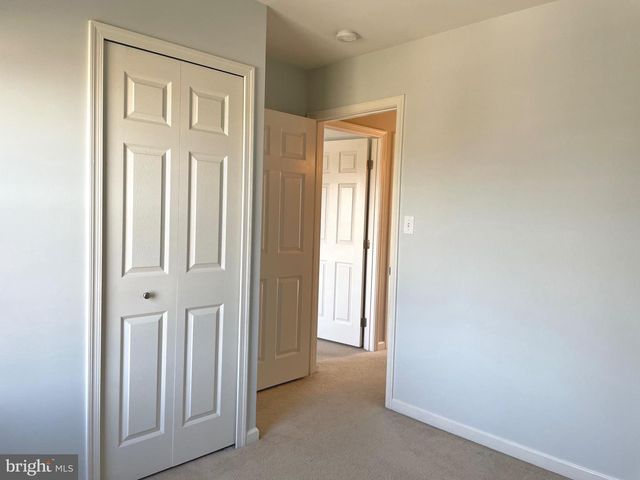 1084 HARMONY HILL LN, York, PA 17402
