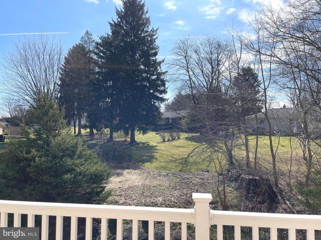 1084 HARMONY HILL LN, York, PA 17402
