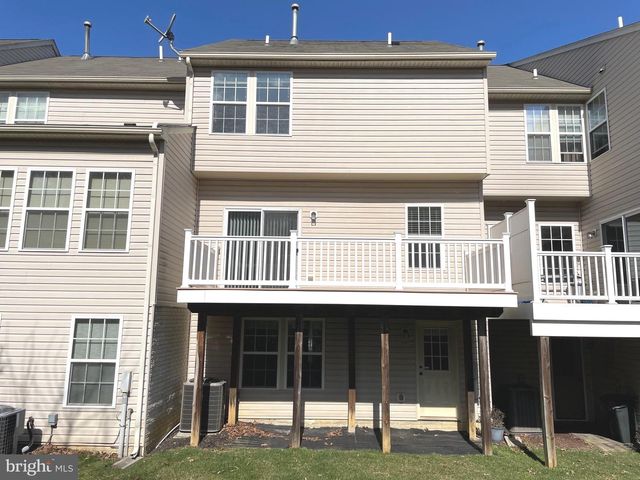 1084 HARMONY HILL LN, York, PA 17402