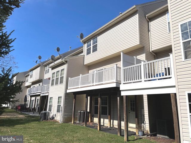 1084 HARMONY HILL LN, York, PA 17402