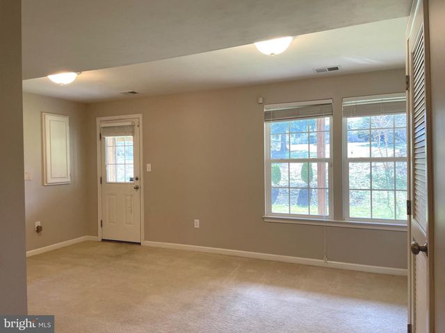 1084 HARMONY HILL LN, York, PA 17402