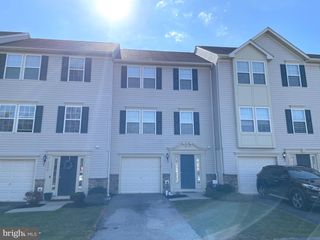1084 HARMONY HILL LN, York, PA 17402