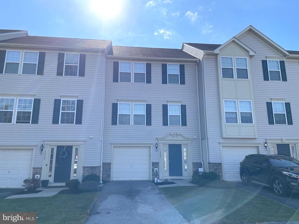 1084 HARMONY HILL LN, York, PA 17402