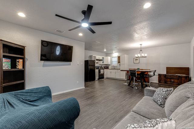 451 FERRIS AVE, San Antonio, TX 78220