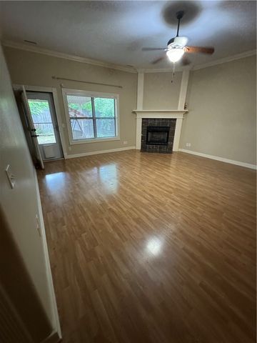 82 E Cydnee Street, Fayetteville, AR 72703