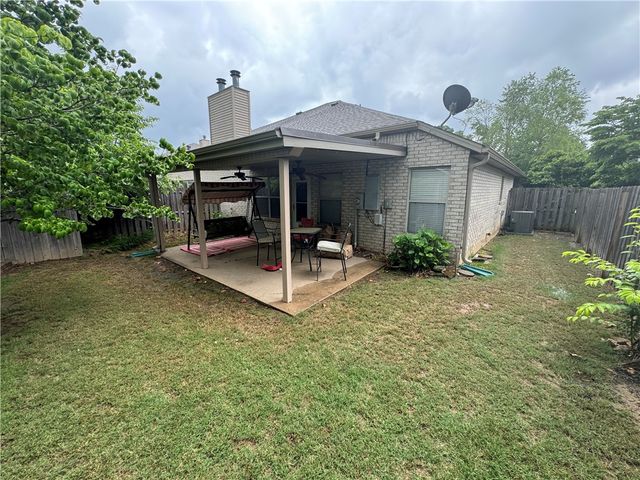 82 E Cydnee Street, Fayetteville, AR 72703