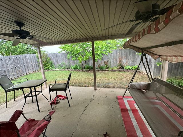 82 E Cydnee Street, Fayetteville, AR 72703