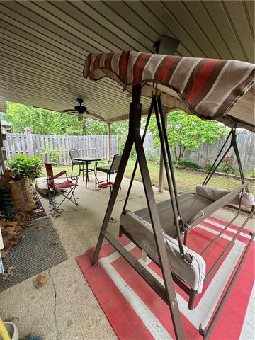 82 E Cydnee Street, Fayetteville, AR 72703