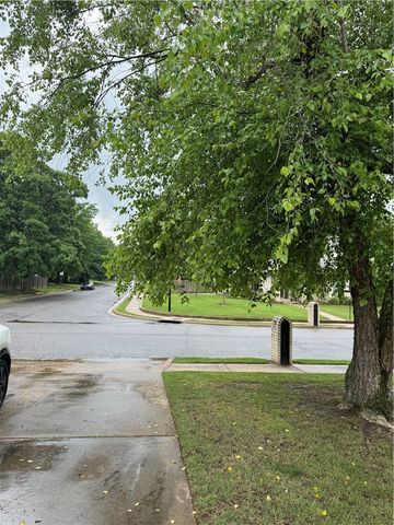 82 E Cydnee Street, Fayetteville, AR 72703