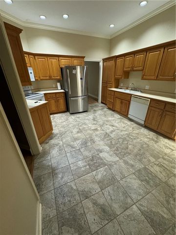 82 E Cydnee Street, Fayetteville, AR 72703