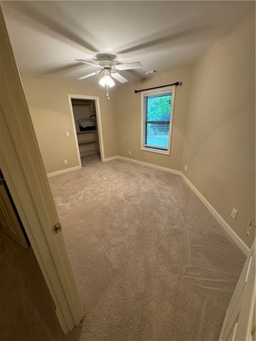 82 E Cydnee Street, Fayetteville, AR 72703