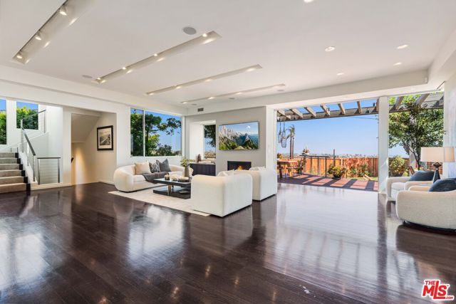 16622 Akron Street, Pacific Palisades (los Angeles), CA 90272