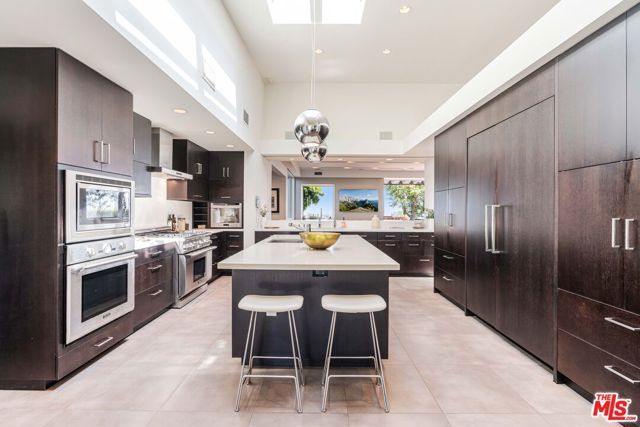 16622 Akron Street, Pacific Palisades (los Angeles), CA 90272