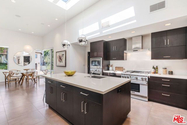 16622 Akron Street, Pacific Palisades (los Angeles), CA 90272