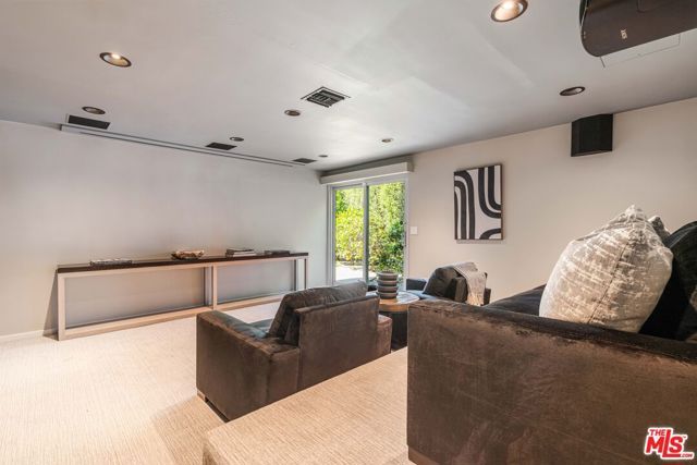 16622 Akron Street, Pacific Palisades (los Angeles), CA 90272