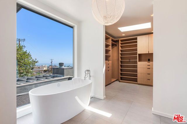 16622 Akron Street, Pacific Palisades (los Angeles), CA 90272