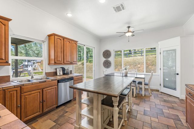 1400 Crooked Mile Ct, Placerville, CA 95667