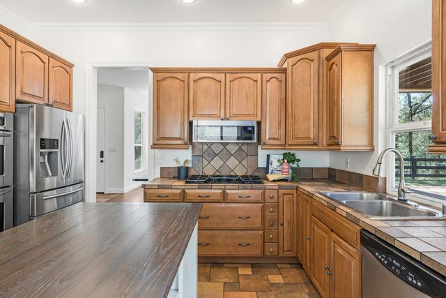1400 Crooked Mile Ct, Placerville, CA 95667