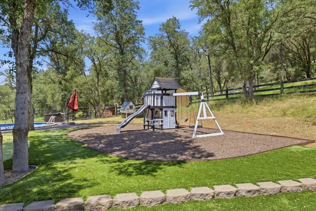 1400 Crooked Mile Ct, Placerville, CA 95667