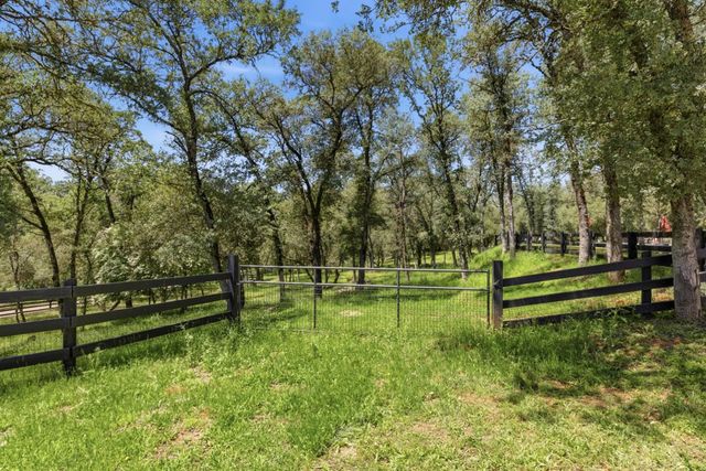 1400 Crooked Mile Ct, Placerville, CA 95667