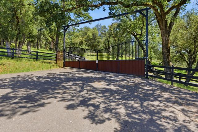 1400 Crooked Mile Ct, Placerville, CA 95667