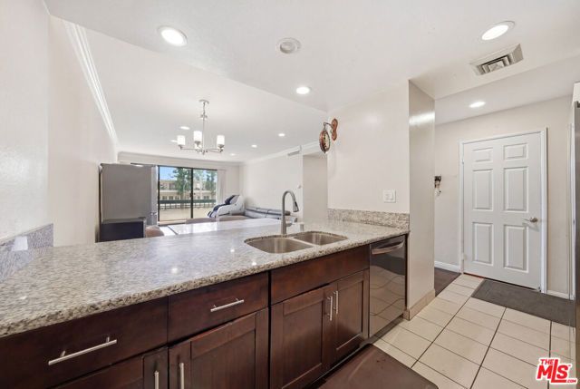 435 S La Fayette Park Place 219, Los Angeles, CA 90057