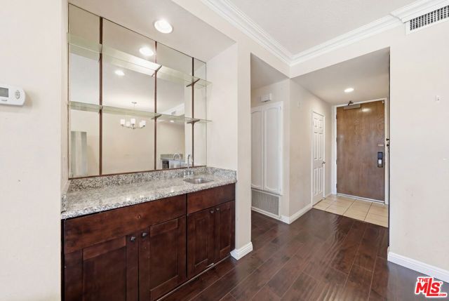 435 S La Fayette Park Place 219, Los Angeles, CA 90057