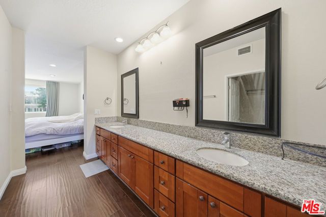 435 S La Fayette Park Place 219, Los Angeles, CA 90057
