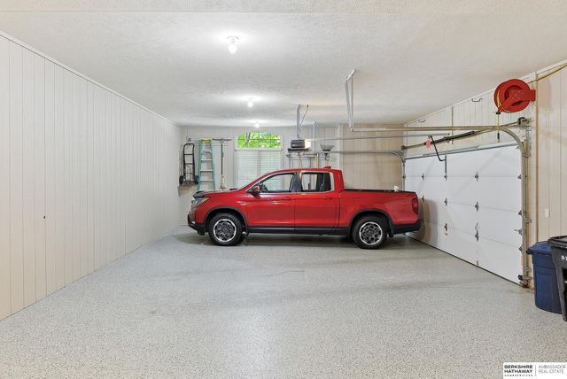 1213 S 194th Street, Omaha, NE 68130
