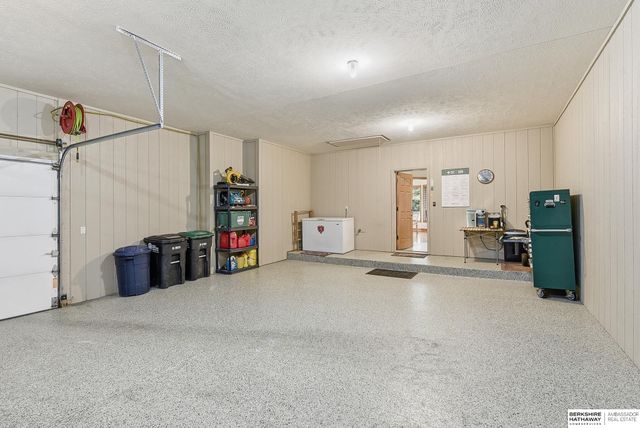 1213 S 194th Street, Omaha, NE 68130