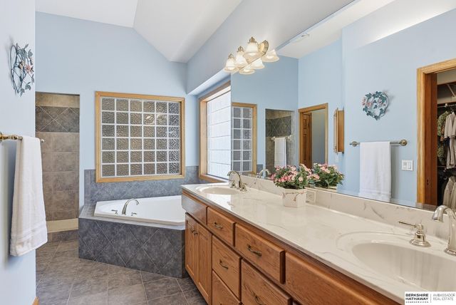 1213 S 194th Street, Omaha, NE 68130