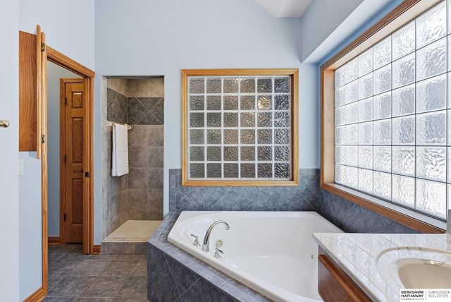 1213 S 194th Street, Omaha, NE 68130