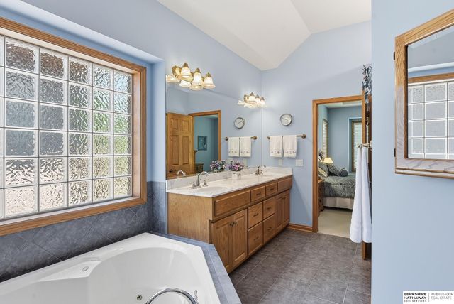 1213 S 194th Street, Omaha, NE 68130